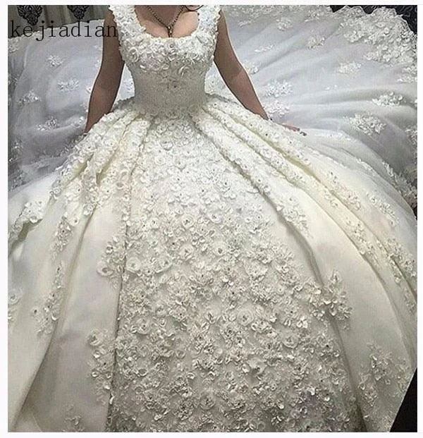 Avant-Garde Style Promotions Full lace Luxury Ball Gown Wedding Dress